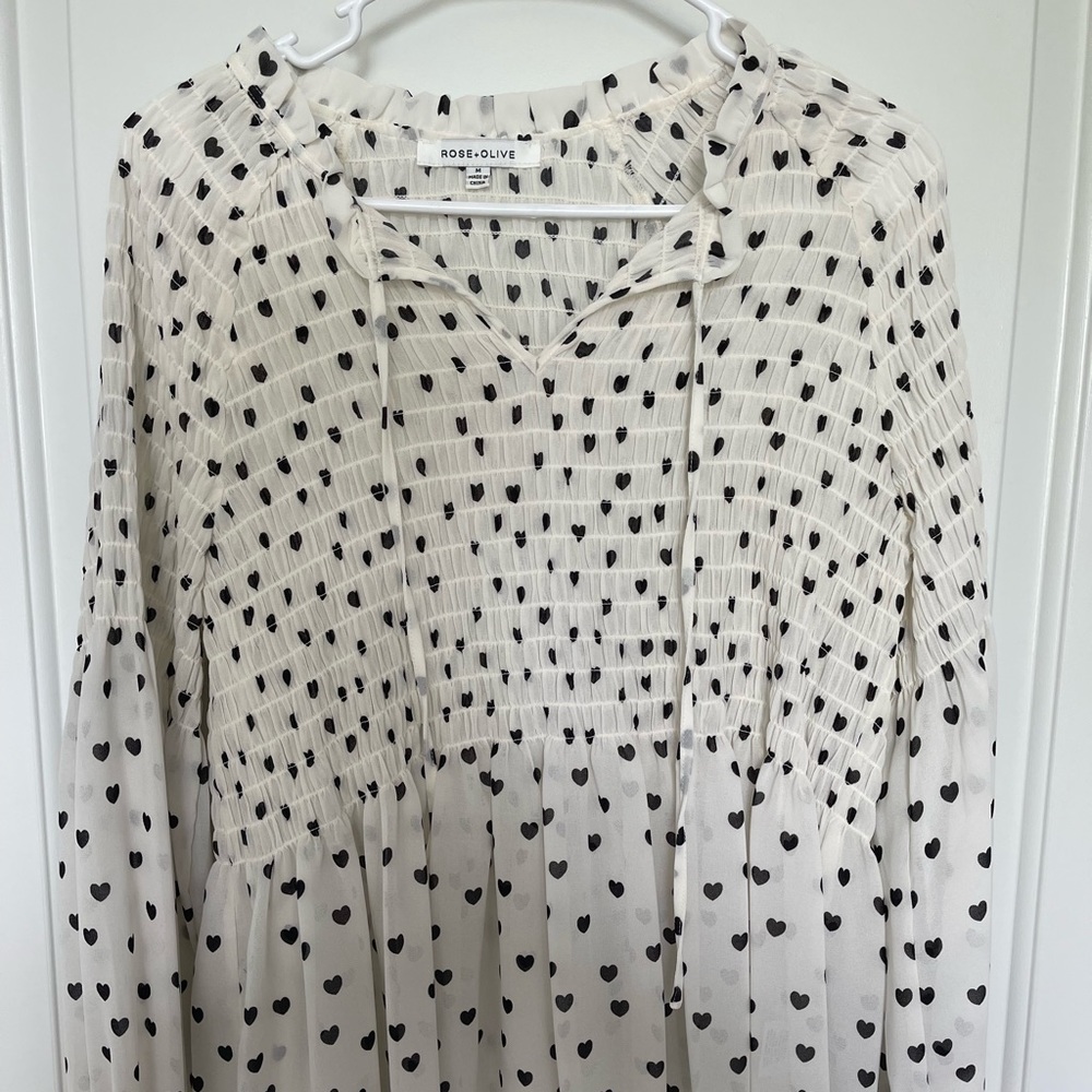 Flowy off white blouse w black heart print, scrunched detailing on chest/wrists